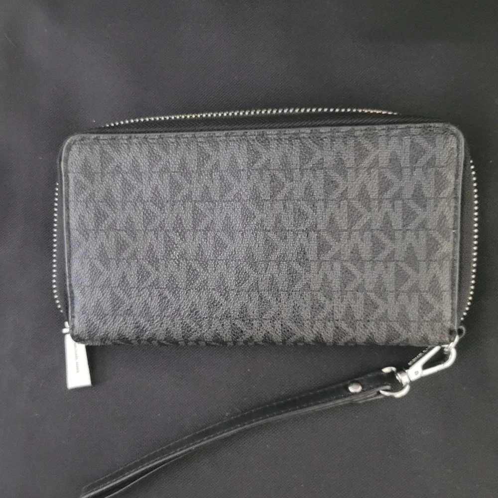 Michael Kors Jet Set Travel Large Travel CONTINENTAL Wallet-Wristlet
